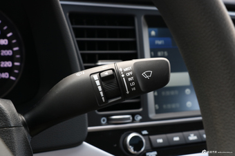 2018款领动 1.6L自动15周年特别版