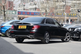 2018款奔驰E级改款2.0T自动 300L 运动豪华型