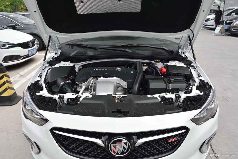 2018款君威GS 2.0T自动穿越火线联名限量版28T