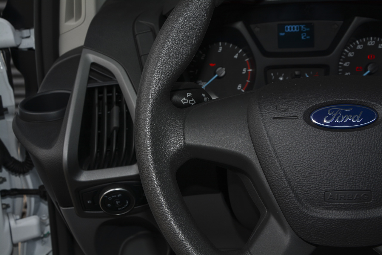 2017款新全顺 2.0T自动汽油多功能商用车短轴低顶