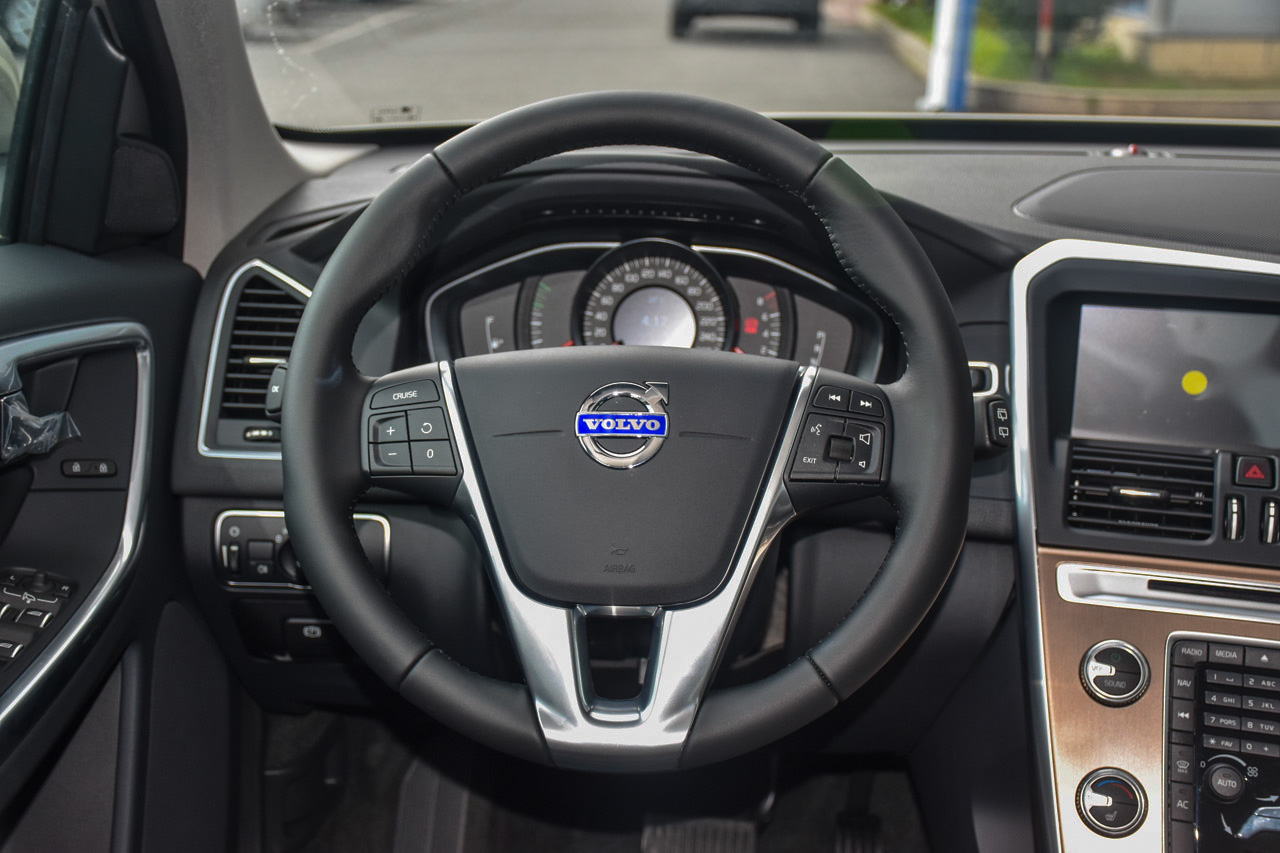 2017款沃尔沃XC60 2.0T自动T5 智进版