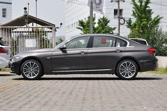 2018款宝马3系2.0T自动320Li 领先型豪华套装