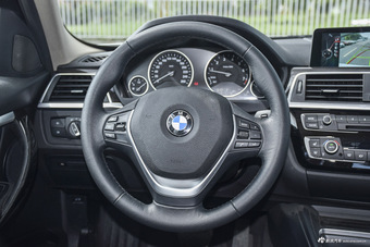 2016款宝马3系 2.0T自动320Li豪华设计套装