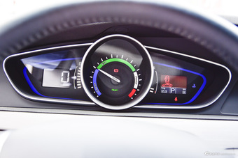 2016款荣威e550 1.5L自动旗舰版