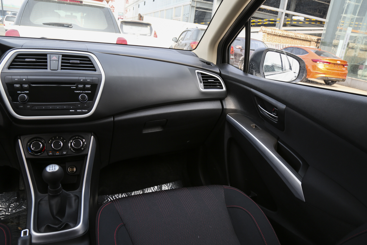 2015款锋驭1.6L手动进取型 珠光白