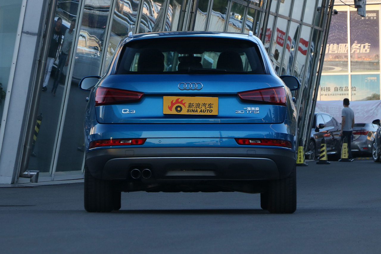 2018款奥迪Q3 30周年年型 35 TFSI时尚型
