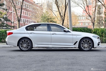2018款宝马5系改款2.0T自动530Li领先型M运动套装