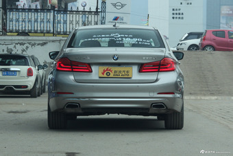 2018款宝马5系2.0T自动530Li尊享型豪华套装