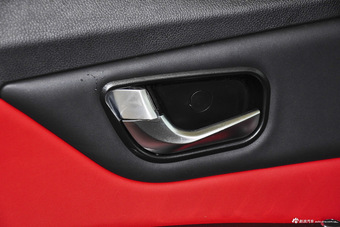 2016款哈弗H1 1.5L手动舒适型蓝标改款 钛白