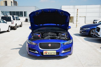 2017款捷豹XE R-SPORT 2.0T自动i4 Ti (200PS)