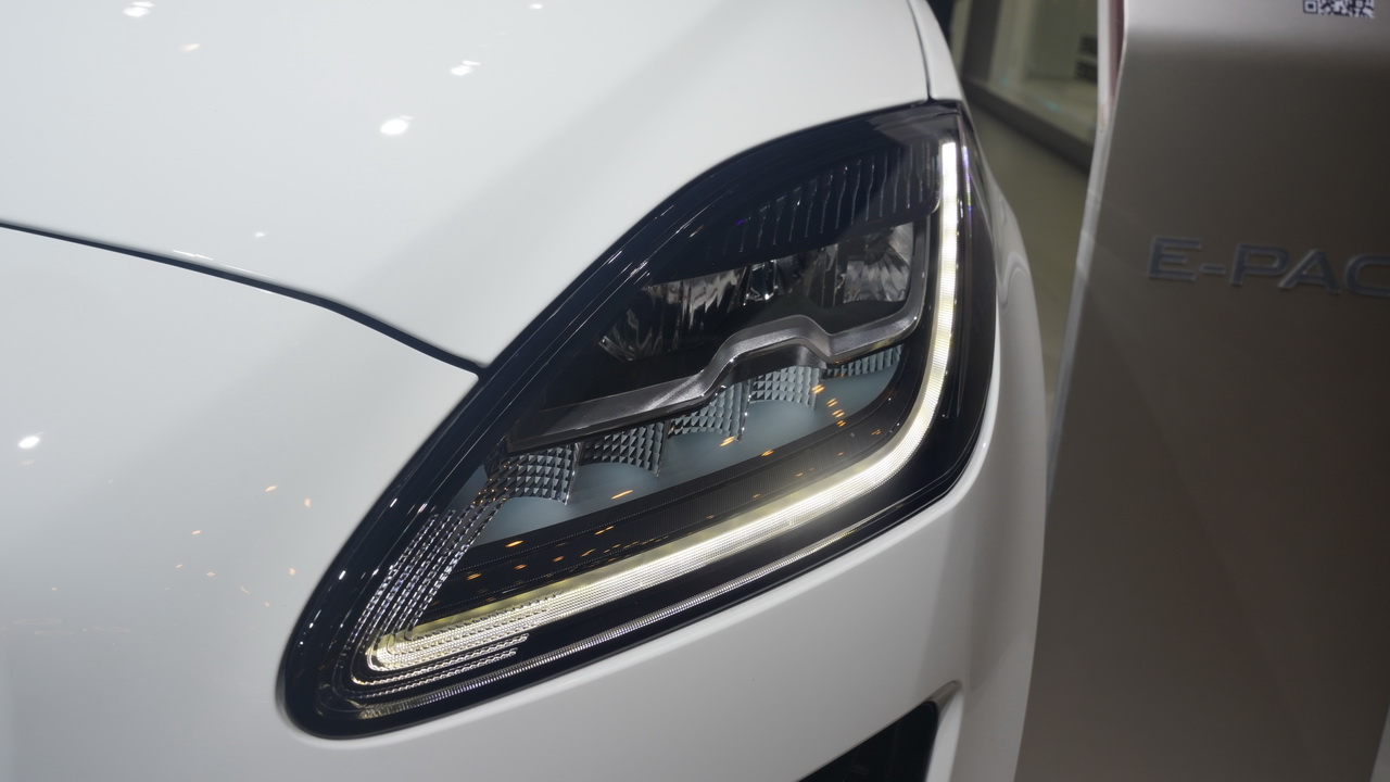 2018成都车展实拍：捷豹E-PACE