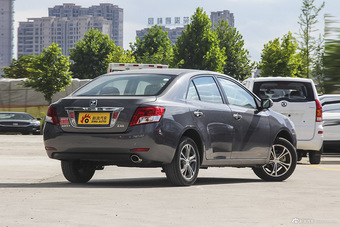 2014款众泰Z300 1.5L手动豪华型