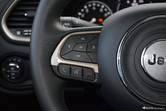 2017款自由侠2.0L自动四驱越能版