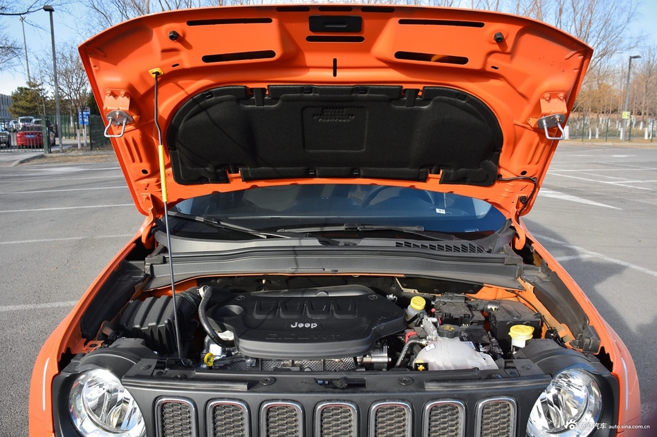 2017款自由侠2.0L自动四驱越能版