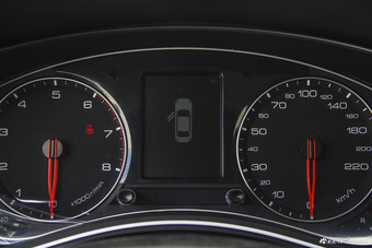 2016款众泰Z700 1.8T自动DCT典雅型