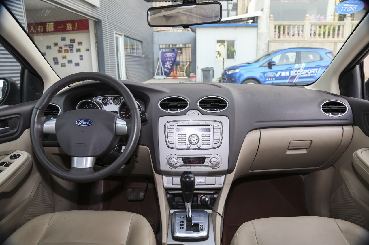 2013款福克斯两厢经典1.8L自动时尚型