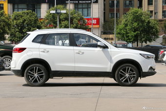 2018款奔腾X40网红版 1.6L手动互联智酷型