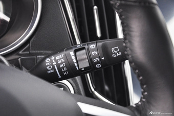 2016款众泰SR7 1.5T手动魔方之心版