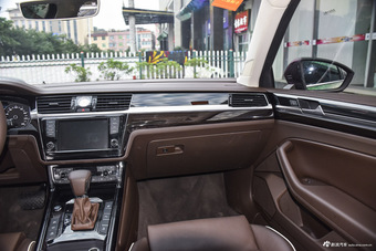 2016款辉昂2.0T两驱御尊豪华版380TSI