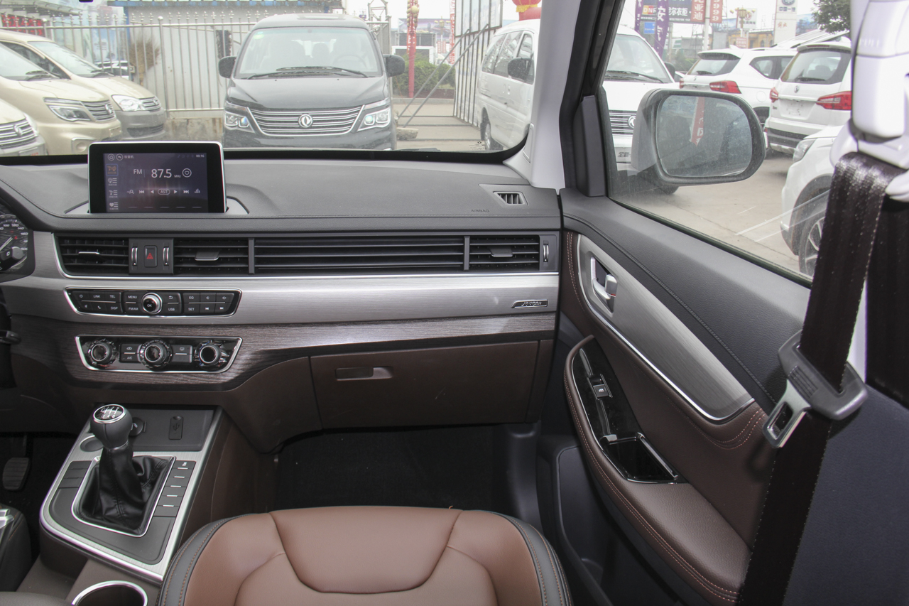 2017款景逸X6 乐享系列1.5T手动豪华型