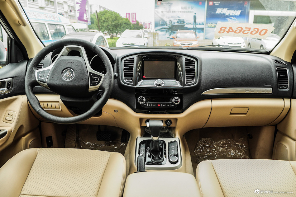 2016款萨瓦纳2.0T自动四驱汽油尊享版5座