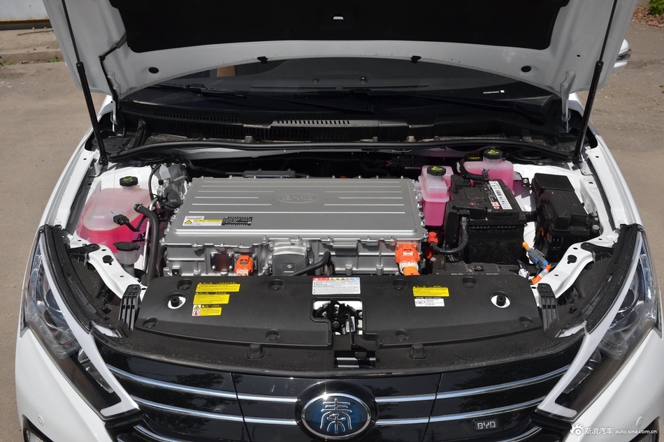 2018款比亚迪秦EV450 智联锋尚型