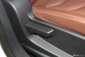 2017款宝骏560 1.5T DCT尊享型