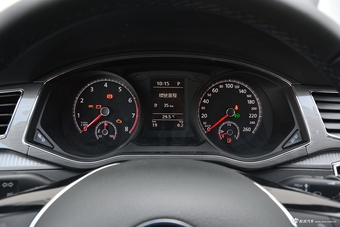 2017款上汽大众帕萨特330TSI DSG尊荣型