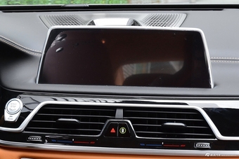 2018款宝马7系740Li 3.0T自动尊享型卓越套装xDrive
