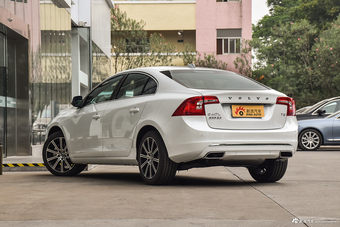 2018款沃尔沃S60L 2.0T自动T5智驭版 