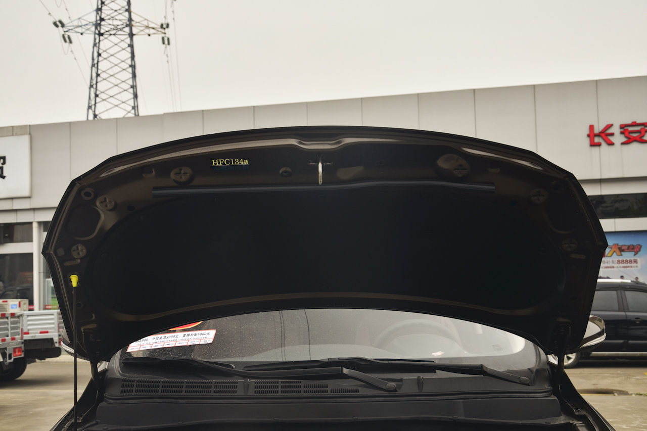 2017款长安欧尚A800 1.6L手动豪华型