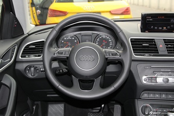 2017款奥迪Q3 2.0T自动35 TFSI风尚型