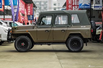 2016款BJ 212 2.0L手动三角门四驱豪华型 国V