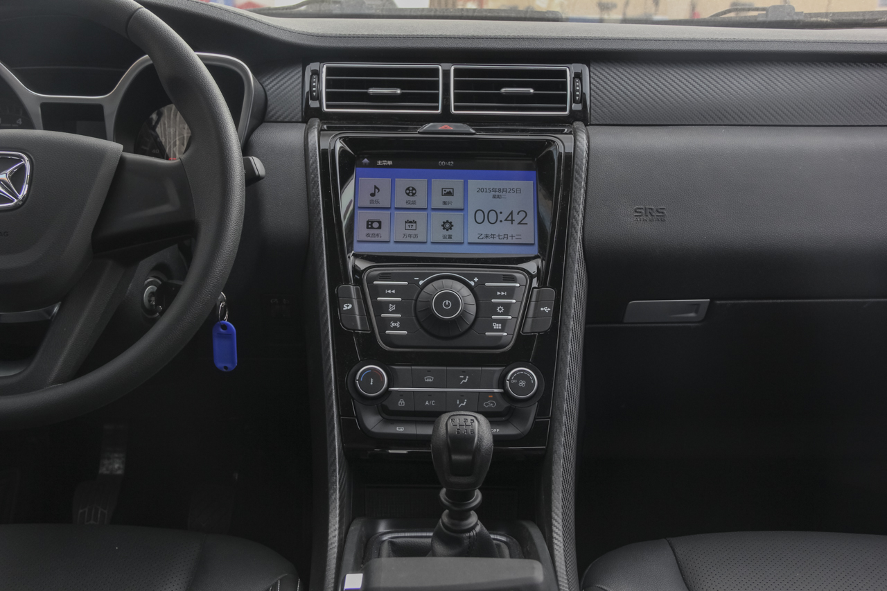 2016款驭胜S330 1.5T手动两驱时尚版