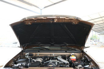 2018款中兴威虎 2.5T柴油国V两驱豪华型中双XD25T5