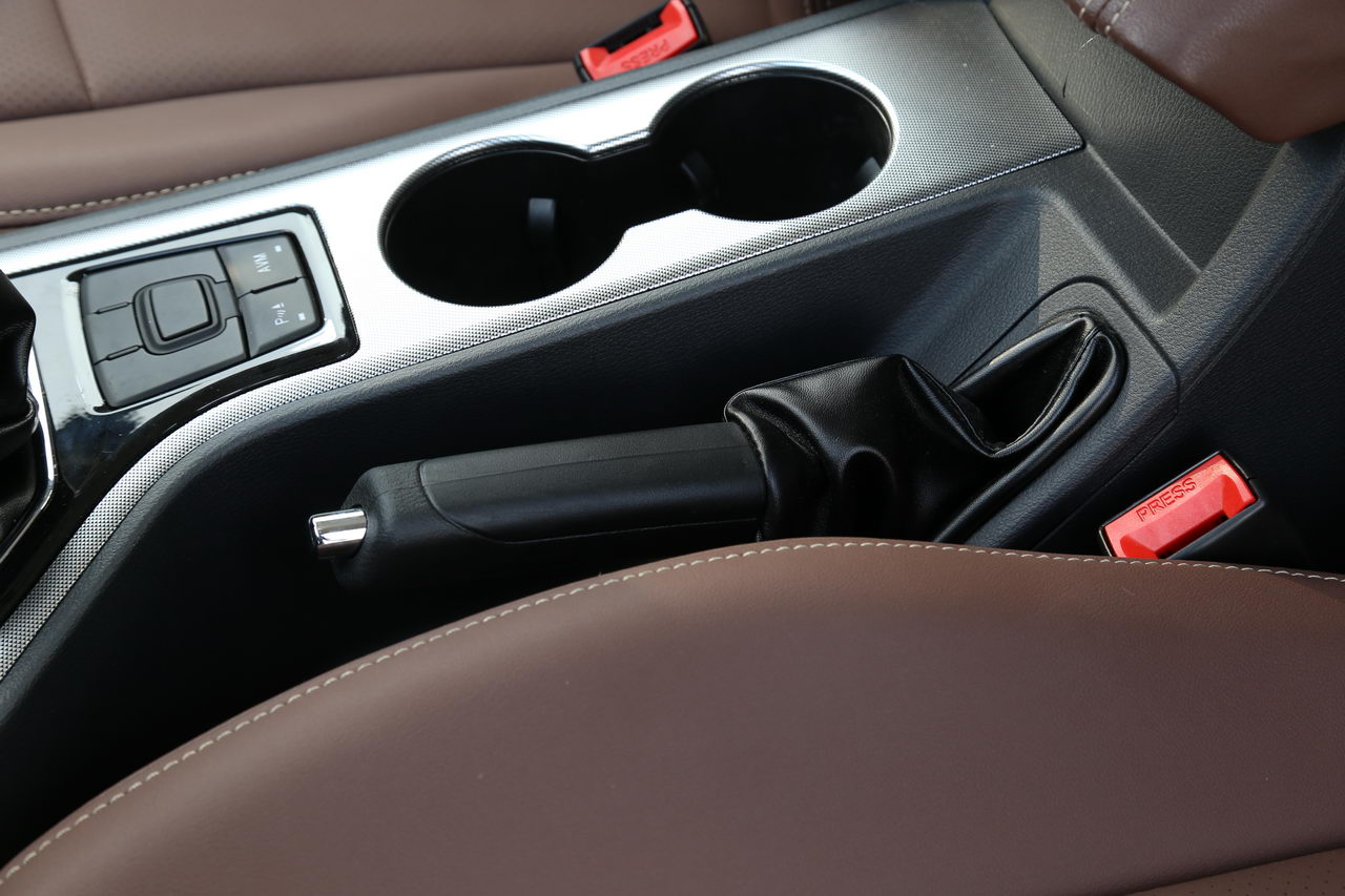 2016款领主 2.5T手动两驱超豪华型