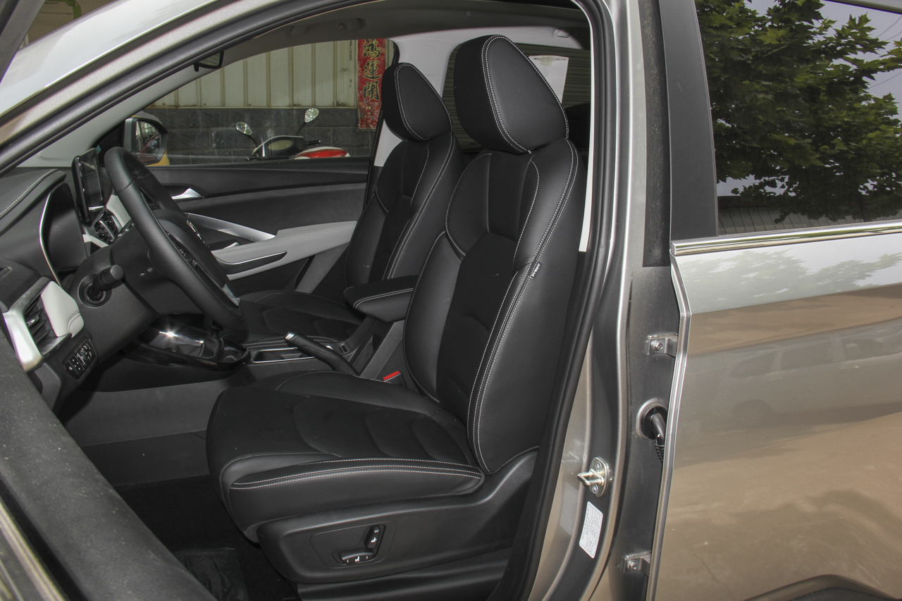 2018款宝骏530 1.5T手动尊贵型