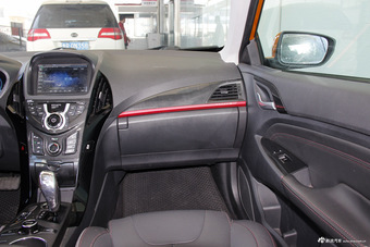 2015款比亚迪秦1.5T自动双冠旗舰版