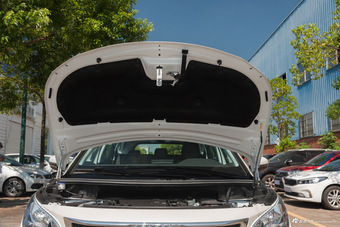 2017款标致5008 1.8T自动380THP精英版5座