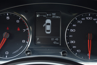 2016款众泰Z700 1.8T自动DCT豪华型 宝石红