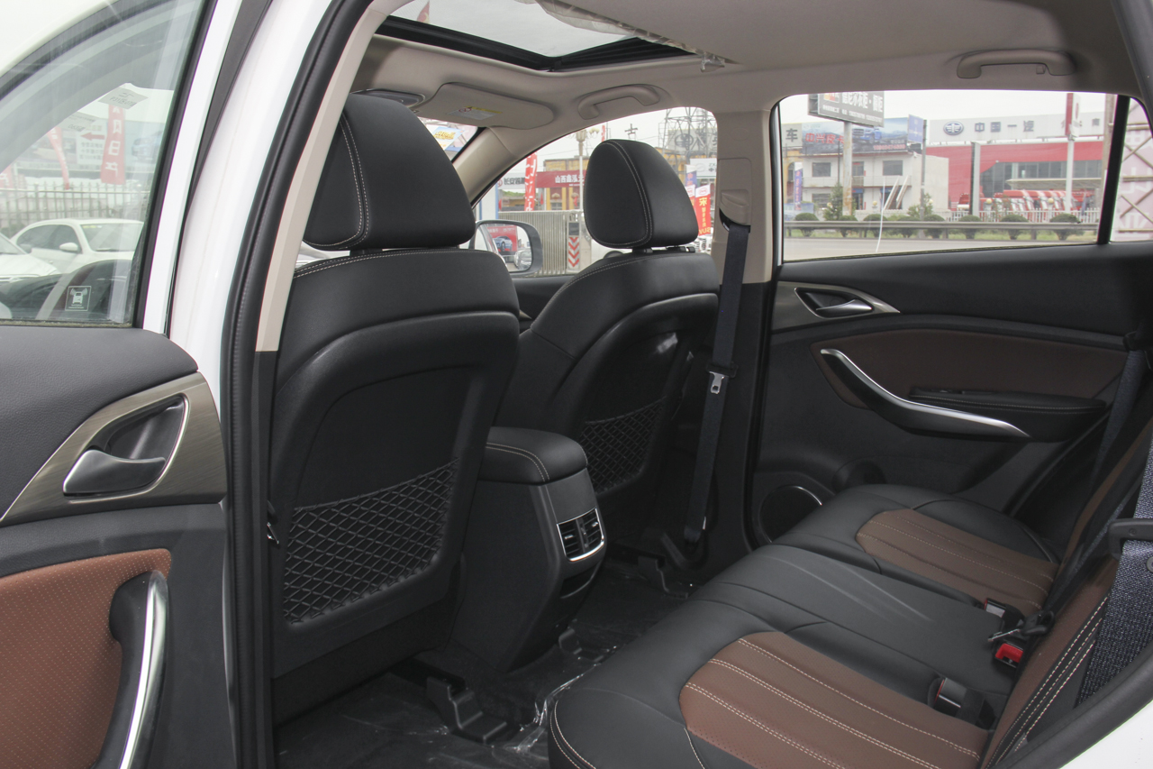 2018款比亚迪宋1.5TID手动智联尊享型