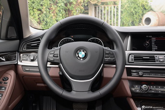 2017款宝马5系2.0T自动528Li 领先型