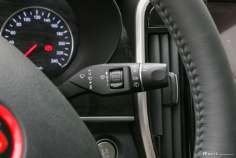 2018款比亚迪宋MAX 1.5T自动智联豪华型6座