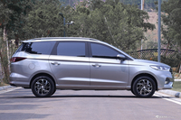 实拍|全新宝骏360 轿车平台开发／6座布局