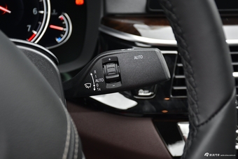 2018款宝马5系2.0T自动525Li 豪华套装