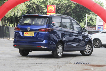 2018款宝骏360 1.5L自动精英型