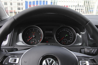 2018款高尔夫1.4T自动豪华型230TSI
