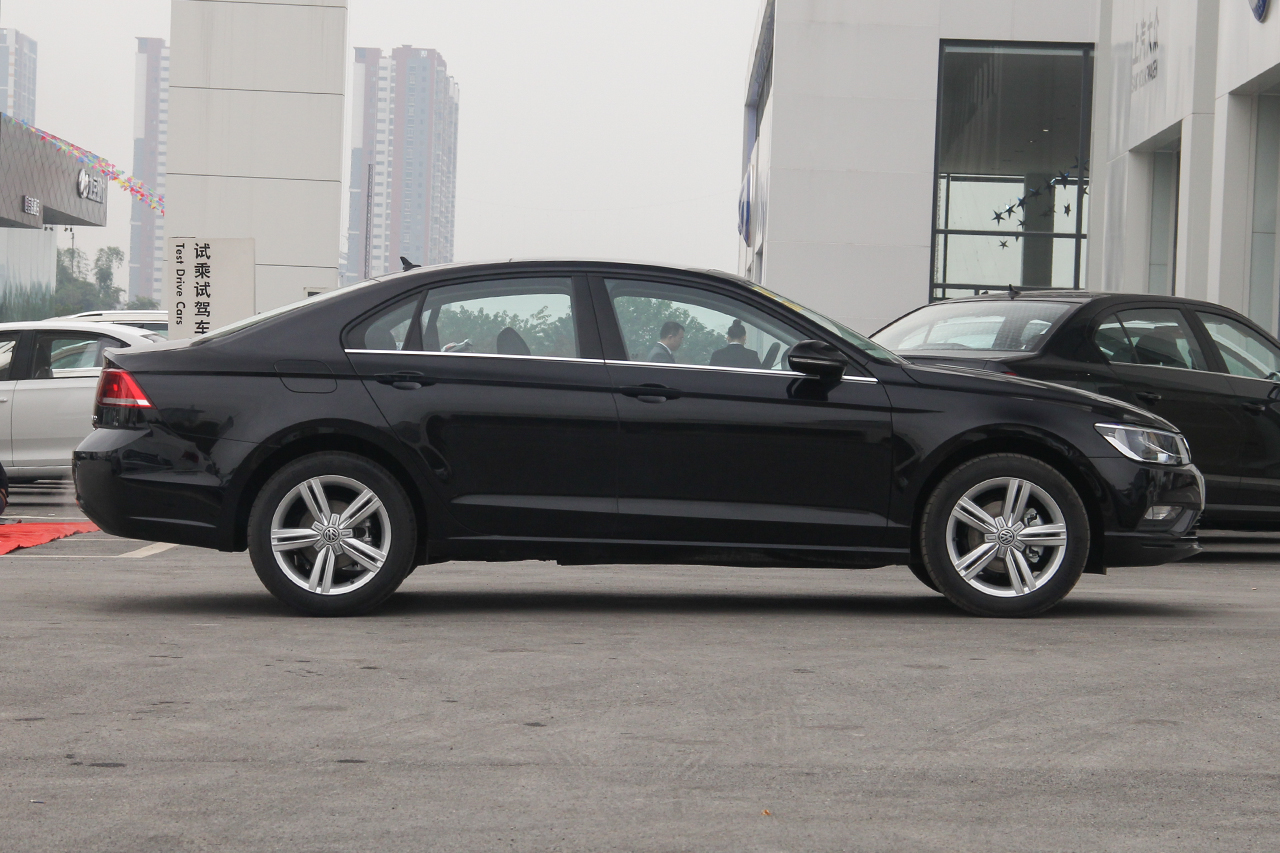 2018款凌渡1.4T手动风尚型230TSI