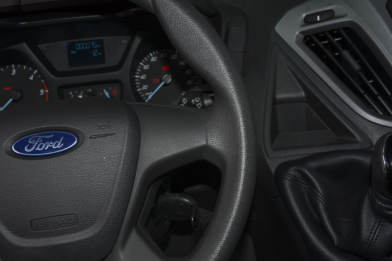 2017款新全顺 2.0T自动汽油多功能商用车短轴低顶