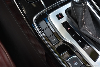 2017款宝骏560 1.5T DCT旗舰型